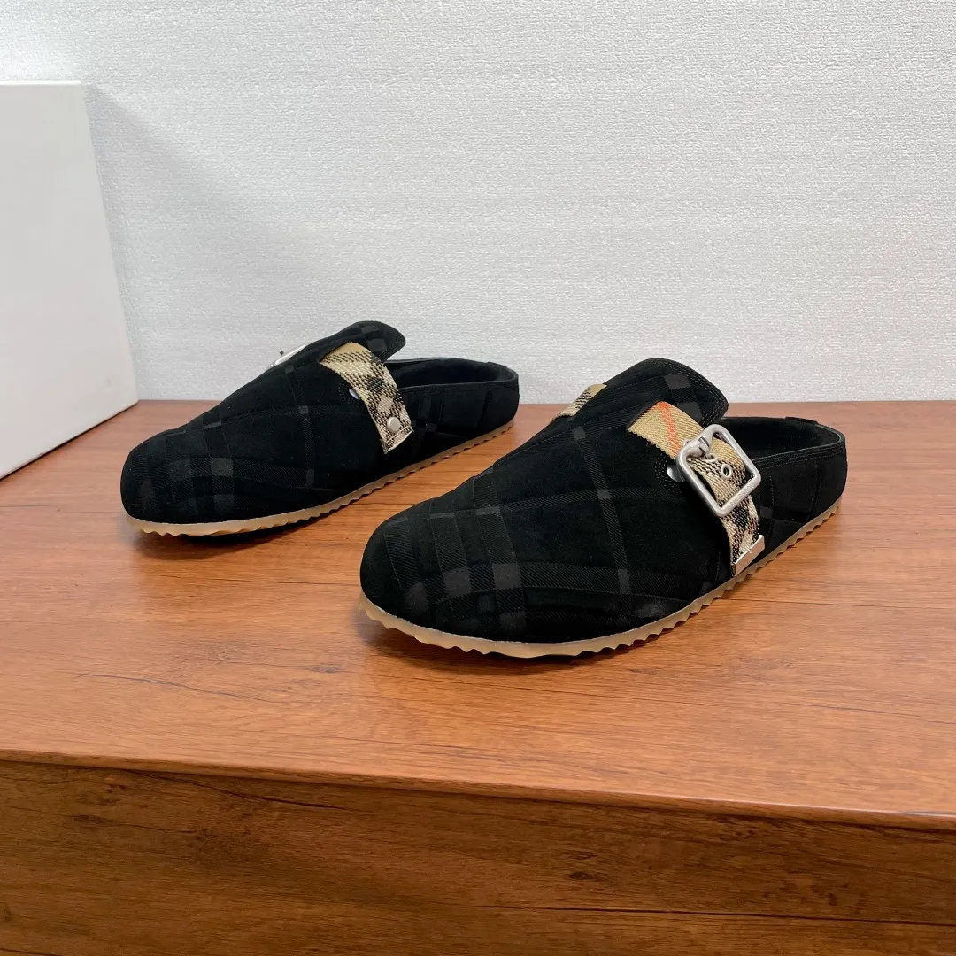 Men's Men's Shoes 💰360 [New Style] 🐝🐝Burberry New Burberry - Men's Checked Leather Urchin Half-Flop Sandal Made of soft suede cowhide and calfskin, these half-flop sandals feature an adjustable B-shaped buckle strap and are decorated with the signature sand-colored Burberry check in jacquard worsted. The upper wraps around the midsole and is paired with a sole made of the same upper material with an embossed logo on the heel and a wavy rubber outsole embellished with the Burberry lettering. Fashionable and casual! Comes with full set of original packaging dust bag! Code number: 39-40-41-42-43-44 standard code (38/45 can be customized and returns and exchanges are not supported)